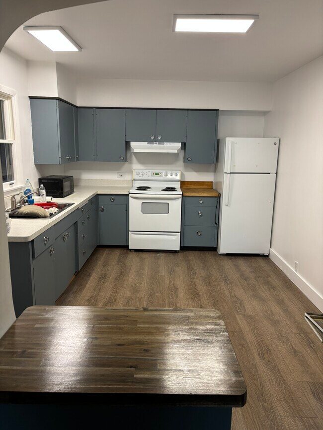 Photo - 649 Central Ave Unidad Jester's  1