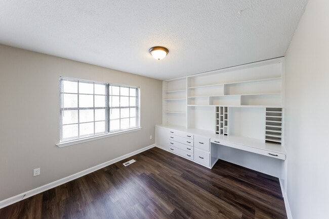 Photo - 3405 Hilltop Rd SE