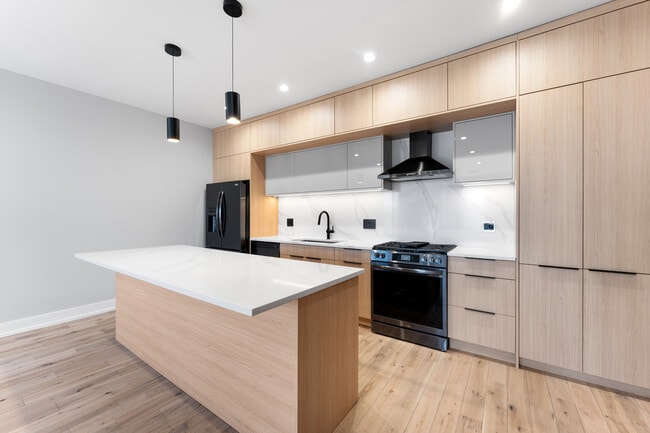 Photo - 7724 N Eastlake Terrace Unit 1