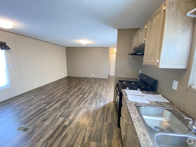 Building Photo - 225 W Fambrough St Rental
