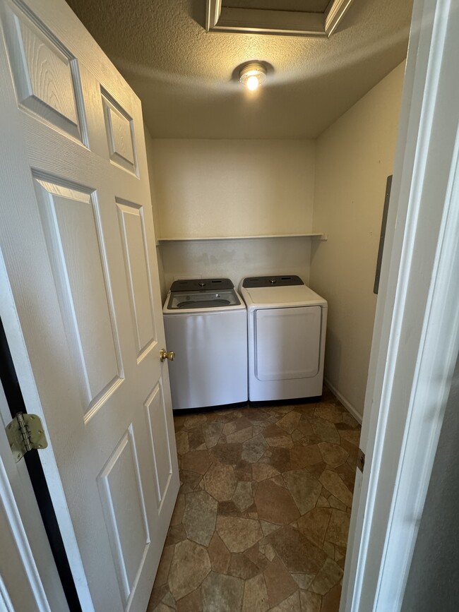 Photo - 3931 Ariel Ave Unidad 3931 Ariel Ave Apt B