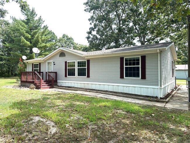 Building Photo - $1,350 / Month | 3 Bed · 2 Bath · 1,375 Sq... Rental
