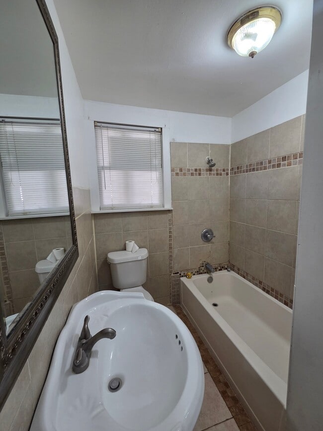 Photo - 121 Hess St Unit 1
