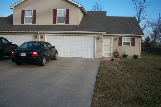 Two story, 3 bedroom, 2 Bath Duplex - Two story, 3 bedroom, 2 Bath Duplex