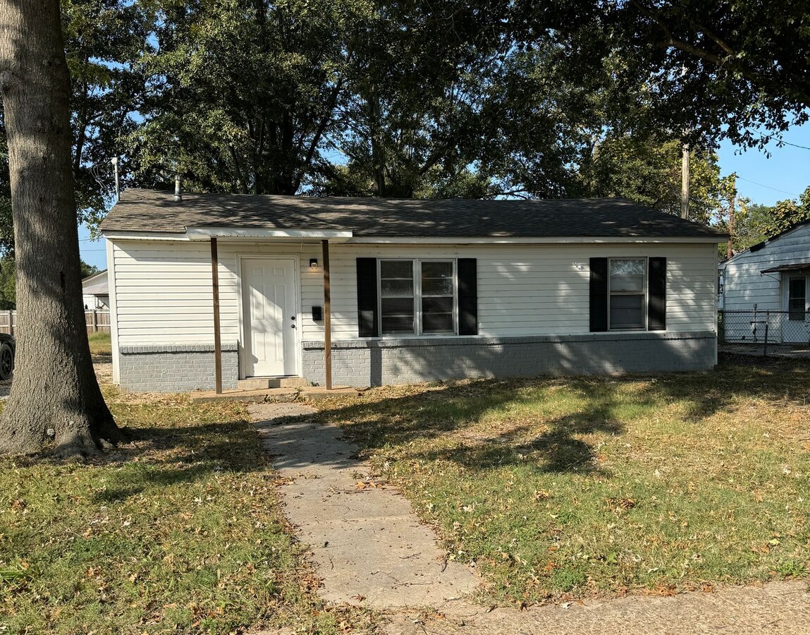 3 Bed / 1 Bath house in Truman. READY NOW! - 3 Bed / 1 Bath house in Truman.  READY NOW!