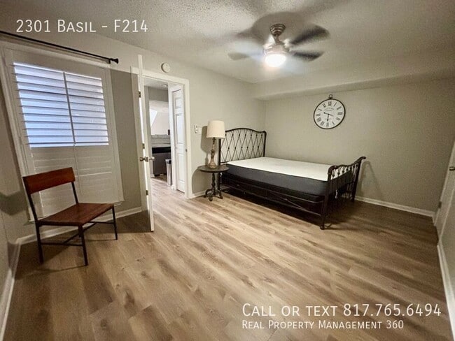 Photo - 2301 Basil-F214