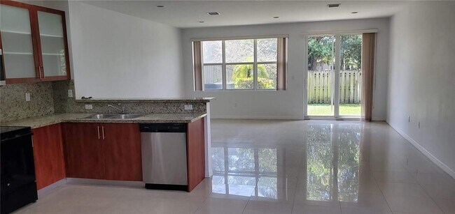 Photo - 410 SW 9th St Unit #410
