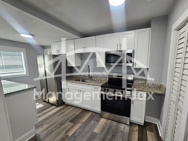 Photo - 1536 W 10th St