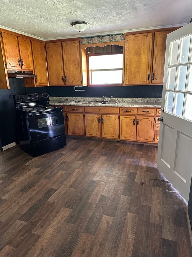 Photo - 19465 Mobile Rd