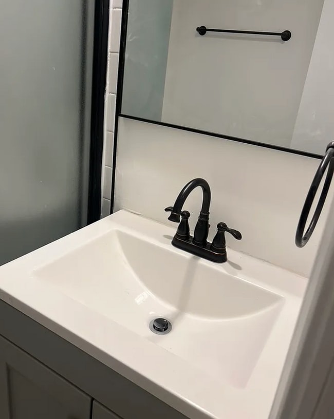 Photo - 2001 Hogback Rd