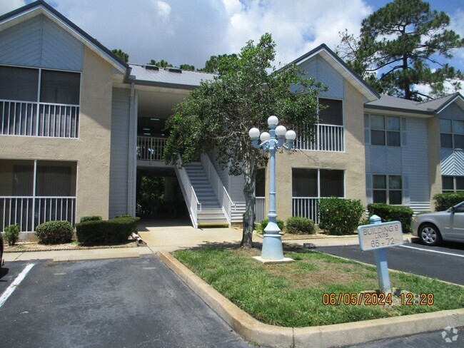 Building Photo - Centrally Located 2 bedroom, 2 bath, fully... Rental