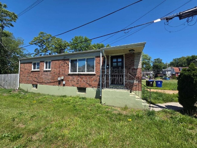 Building Photo - 1115 Backer St