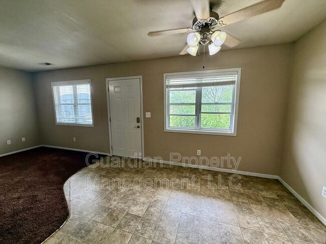 Photo - 515 W 11th St