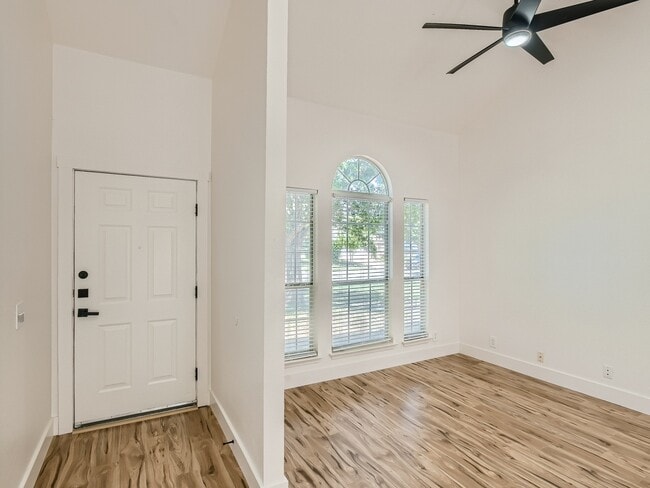 Photo - 116 Meadowside Dr