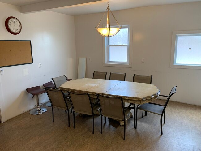 Photo - 117 Oak St