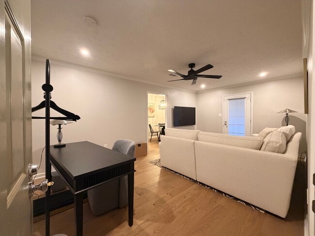 Building Photo - 174 Talmadge Dr Unit 174 Talmadge Street #14
