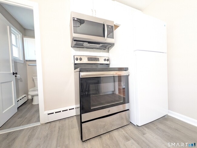 Photo - 414 Salmon Brook St