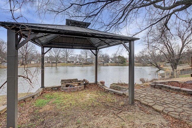 Building Photo - Serene Waterfront Living