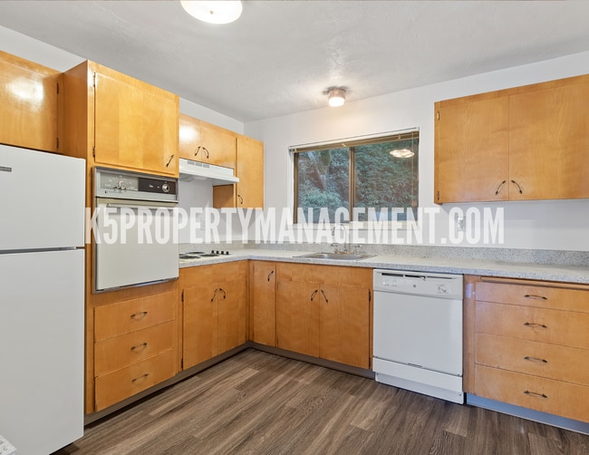 Photo - Town and Country Apartments