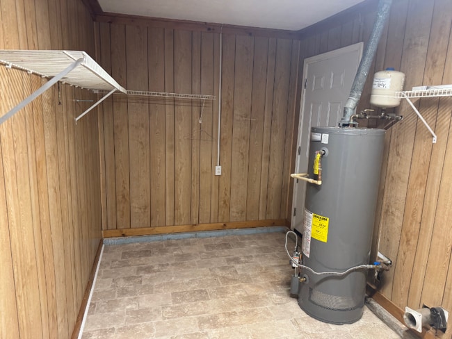 Photo - 530 Bell Rd SE