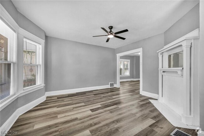 Building Photo - 754 Parkwood Dr Unit Lower Rental