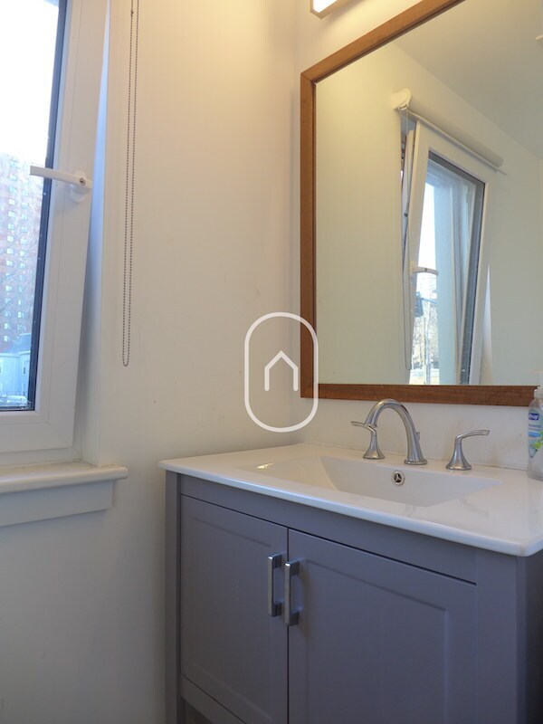 Photo - 2817 Washington St