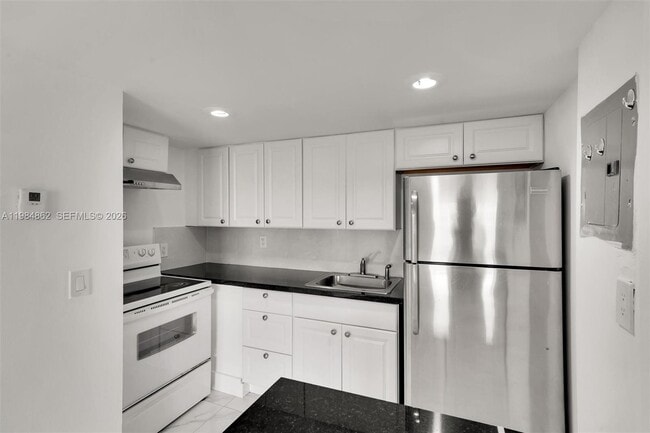 Photo - 4335 NW S Tamiami Canal Dr Unidad 304