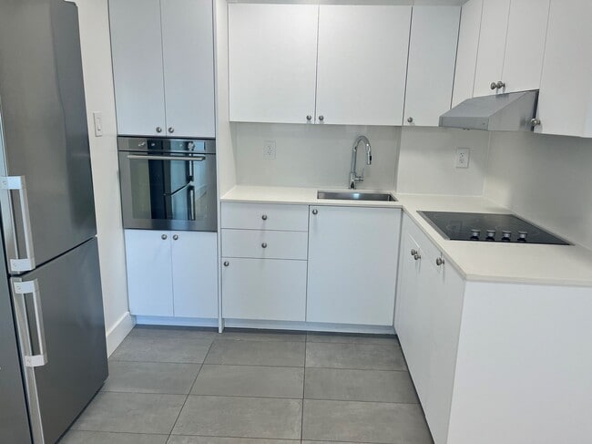 Building Photo - 730 St Clarens Ave Unit 1207