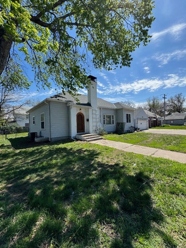 Building Photo - 3140 N 48th St