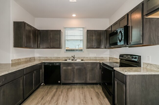 2607 Bouvardia Wy