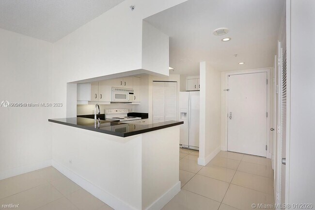 Photo - 1 br, 1.5 bath Condo - 701 Brickell Key Bl... Unit Apt 701