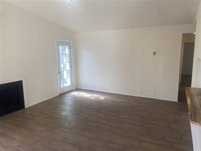 Photo - Large 2/2 duplex with a 2 car carport