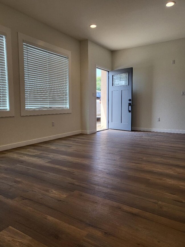 Photo - 16925 Prairie Ave Apartments Unit 16931