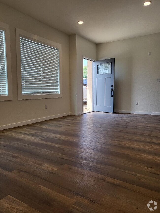 Building Photo - 16925 Prairie Ave Unit 16931 Rental