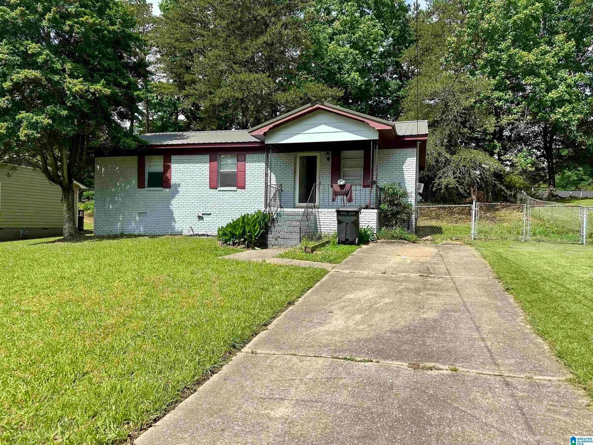Photo - 678 Cummins Ave