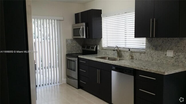 Building Photo - 192 Wimbledon Lakes Dr Rental