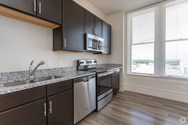 1BR, 1BA - 797SF