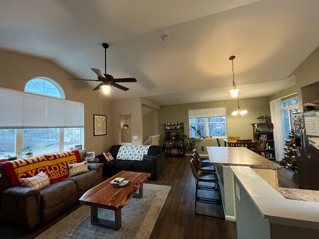 Photo - Fantastic Condo Near Centerra