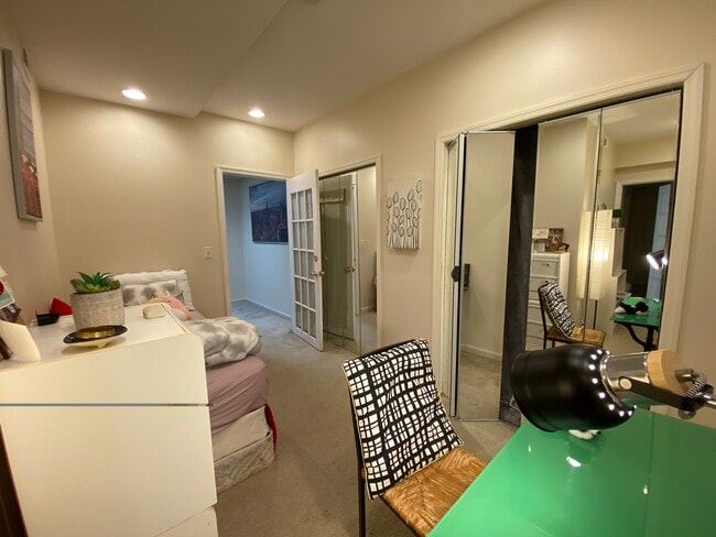 Building Photo - 5102 Warren Plz NW Unit 3