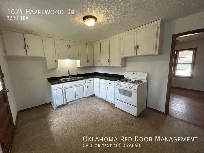 1024 Hazelwood Dr