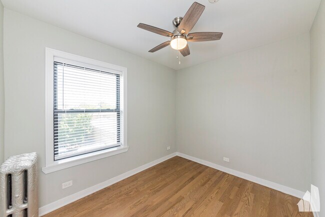 Photo - 3923 N Keeler Ave Unit 1s