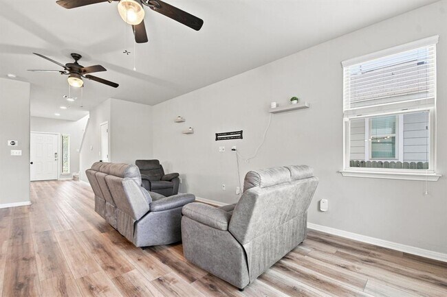 Photo - 241 Eagle Brook Ln