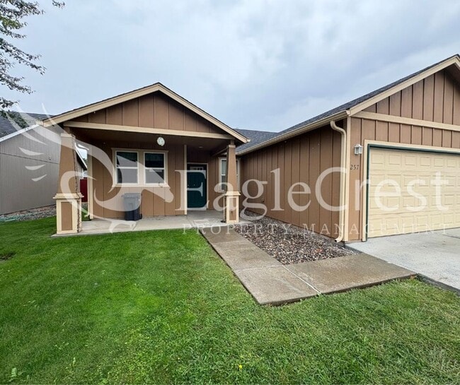Three Bedroom, Two Bathroom Home Located o... - Three Bedroom, Two Bathroom Home Located o...