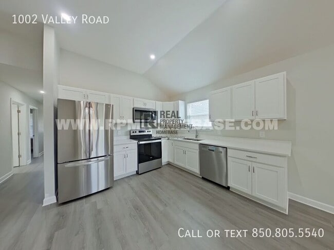 Photo - 1002 Valley Rd