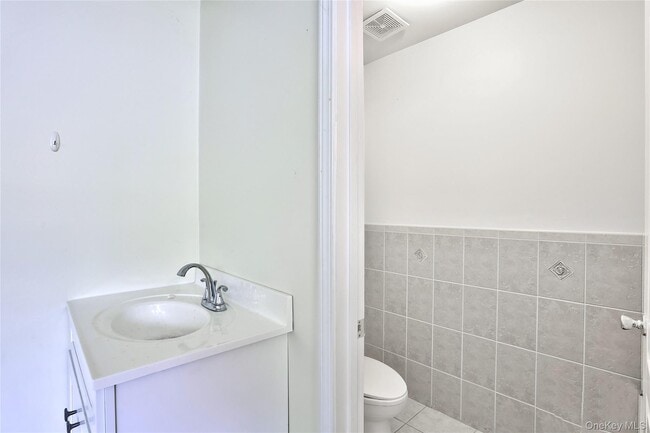 Photo - 160 Saddle River Rd Unit B