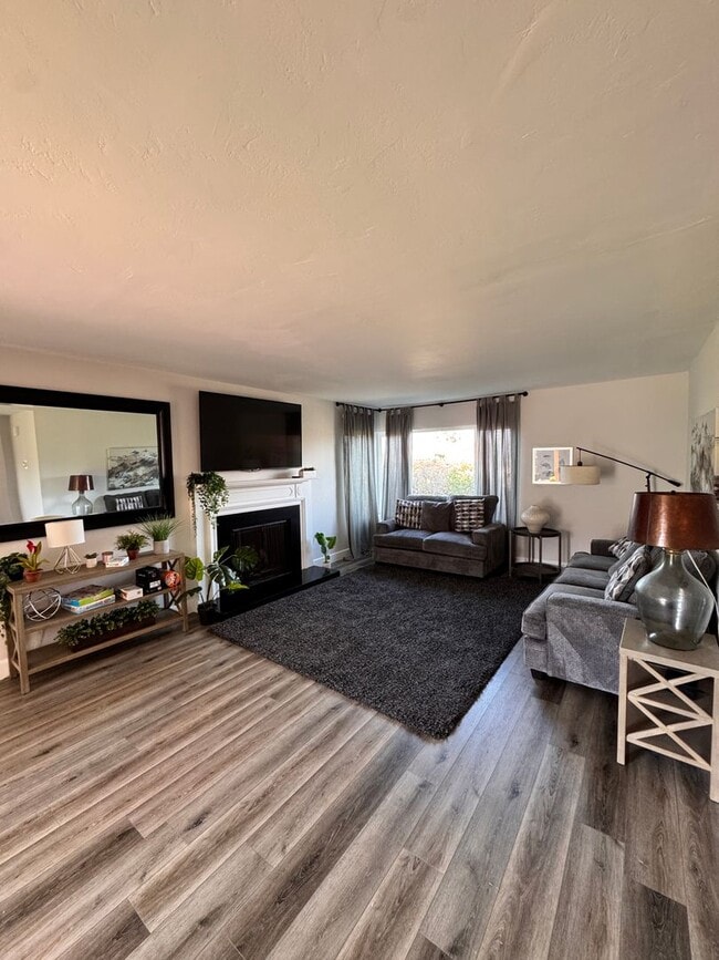 Photo - 1558-1564 Ebers St Unit 1562