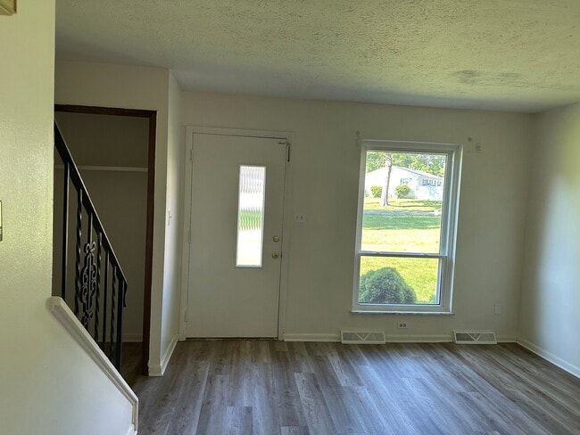 Photo - 670 Loomis Ave