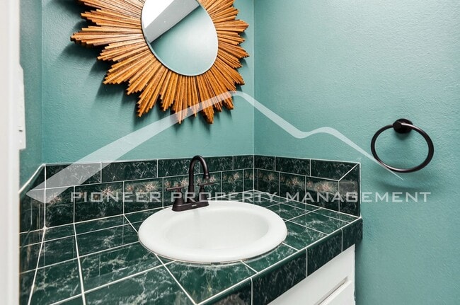 Photo - Spacious Townhouse with Washer/Dryer and Central AC