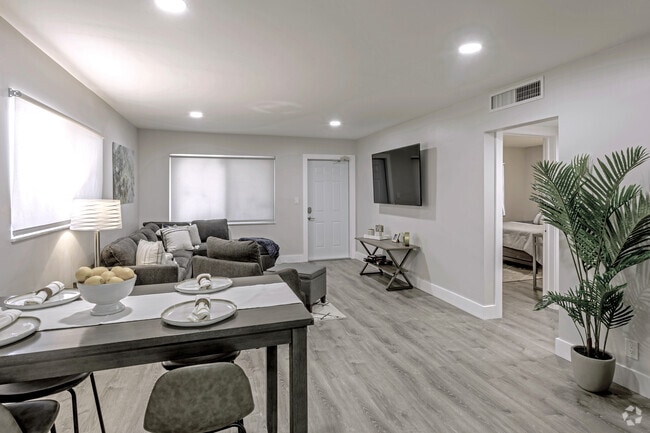 2BR,2BA - 900 SF