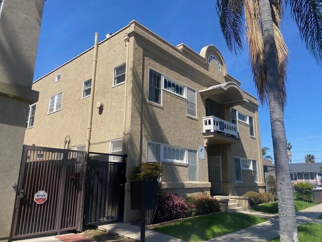 323 Hermosa Ave.